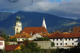 Brixen, Blick auf die Kirche