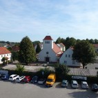 Parkplatz am Ufer in Braunsbedra