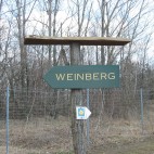 Gut markiert ist der Weg zum Weinberg