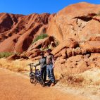 Rund um den Uluru ging es mit dem Fahrrad.
