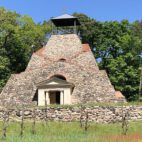 Feldsteinpyramide in Garzau