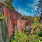 Atemberaubend – die über 60 Meter hohe Porphyrwand auf dem Rochlitzer Berg